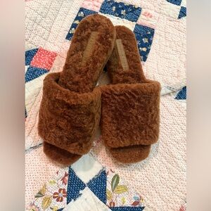 Veronica Beard Desiree Shearling Cozy Slide Sandals: Size 8.5